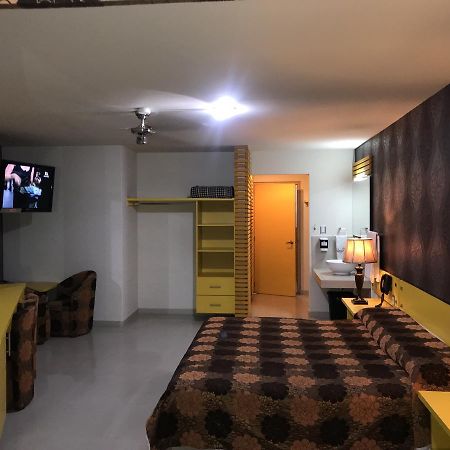 Palacio Rojo Hotel Familiar 모렐리아 외부 사진