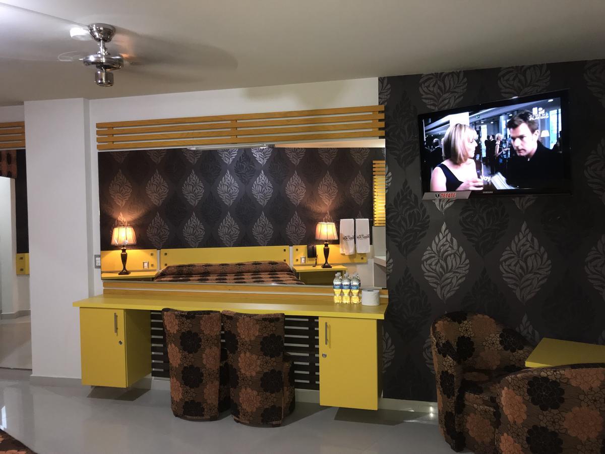 Palacio Rojo Hotel Familiar 모렐리아 외부 사진