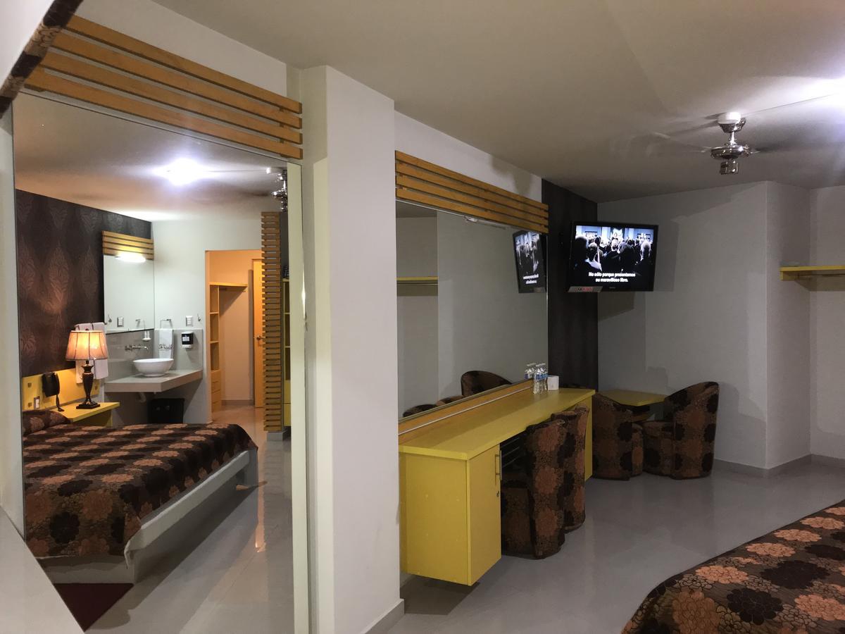 Palacio Rojo Hotel Familiar 모렐리아 외부 사진