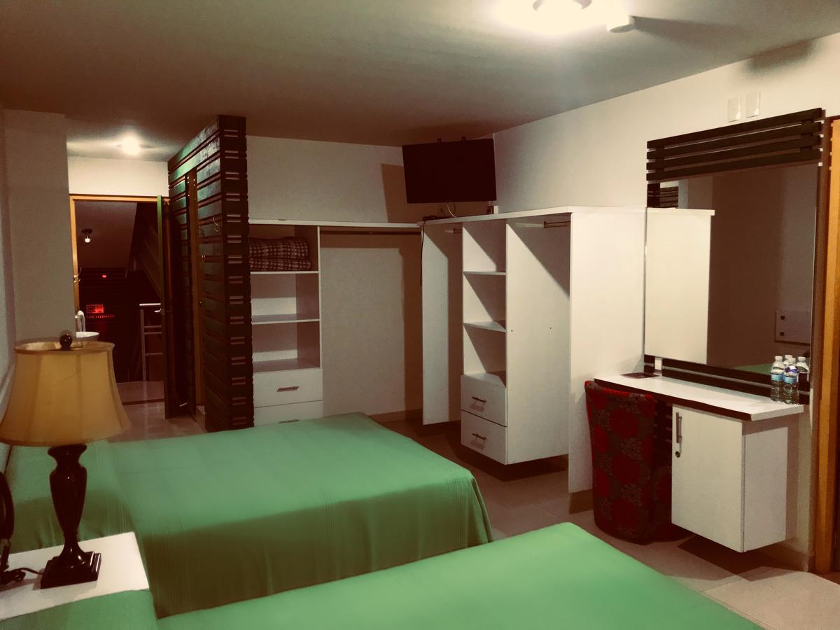 Palacio Rojo Hotel Familiar 모렐리아 외부 사진